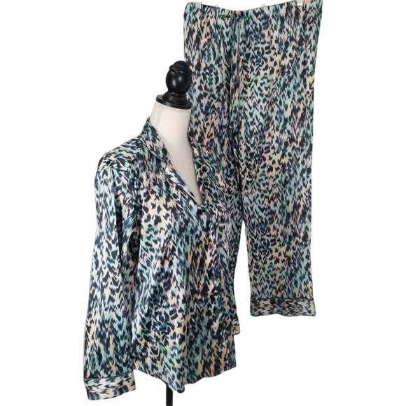 Victoria's Secret Other - Victoria's Secret Short Court Gray Animal Print 2-Piece Pajama Set Size …